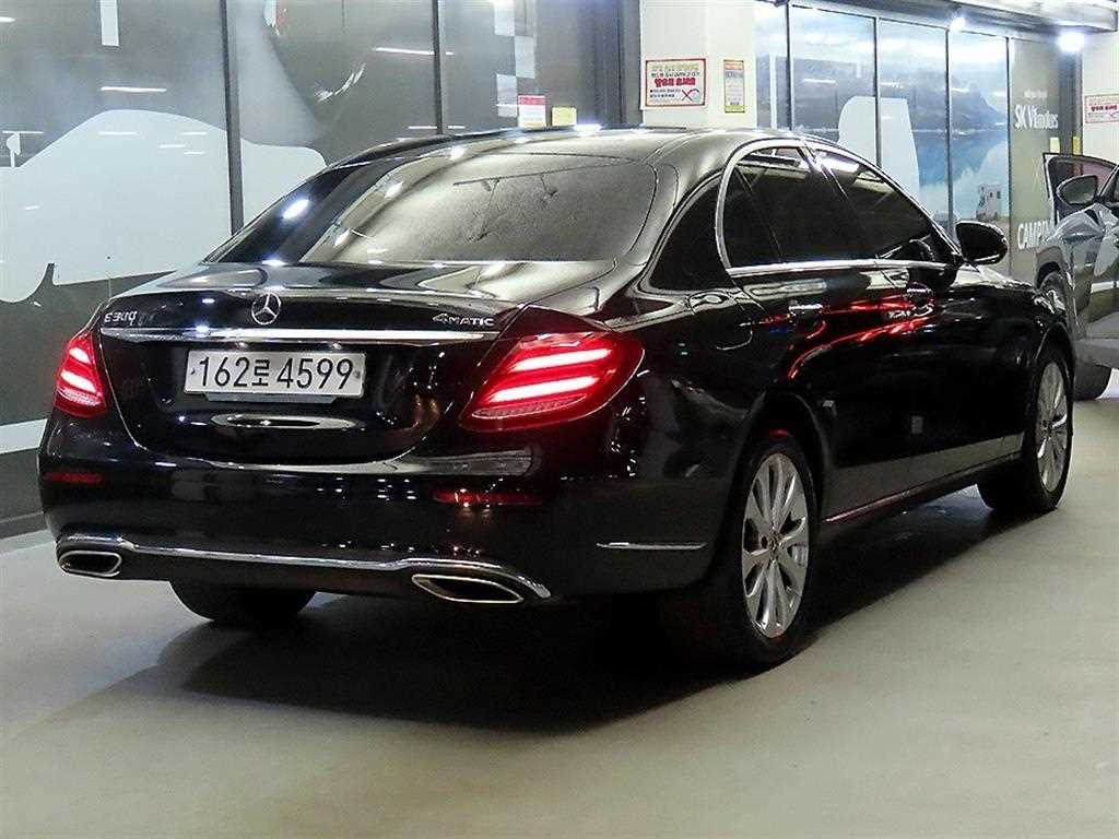 Mercedes Benz E class - Vista 6