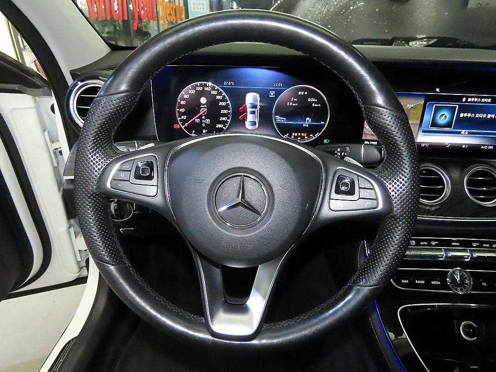 Mercedes Benz E class - Vista 10