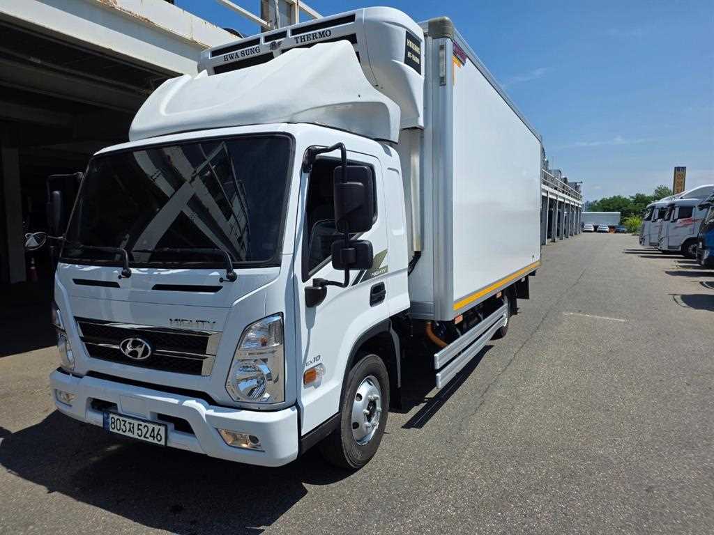 medium and large cargo truck 2024