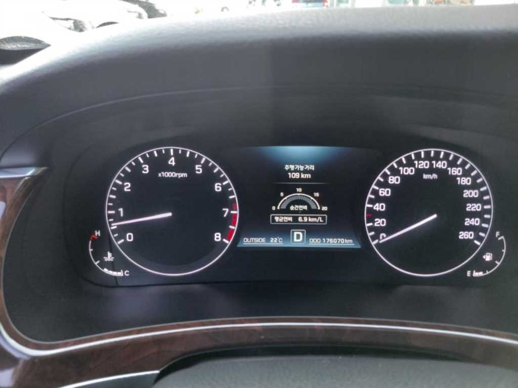 HYUNDAI Equus - Vista 8