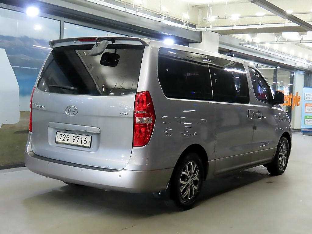 HYUNDAI Starex - Vista 6