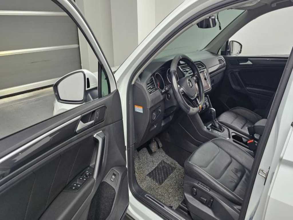 Volkswagen Tiguan - Vista 12