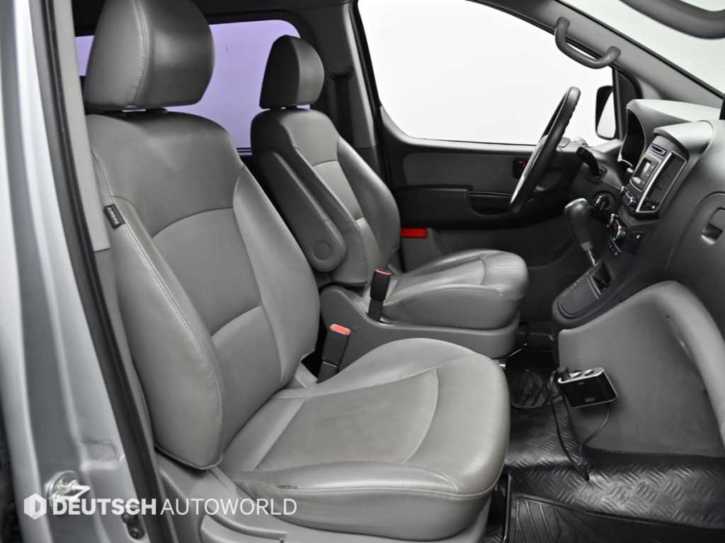 HYUNDAI Starex - Vista 10
