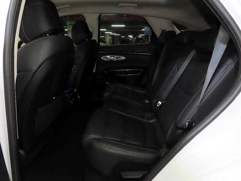 Genesis GV70 - Vista 9