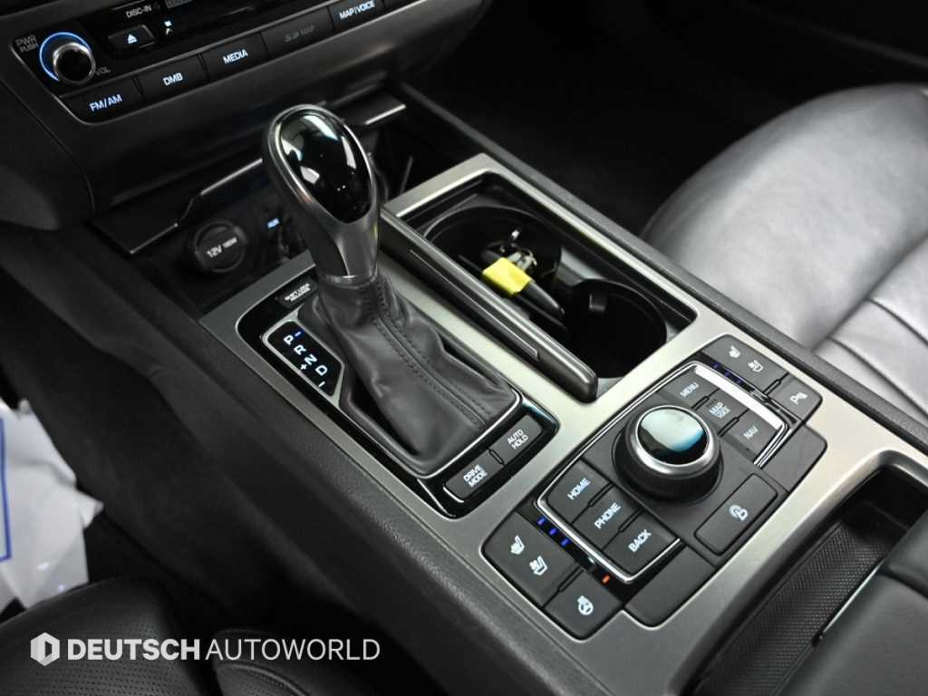 HYUNDAI Genesis - Vista 11