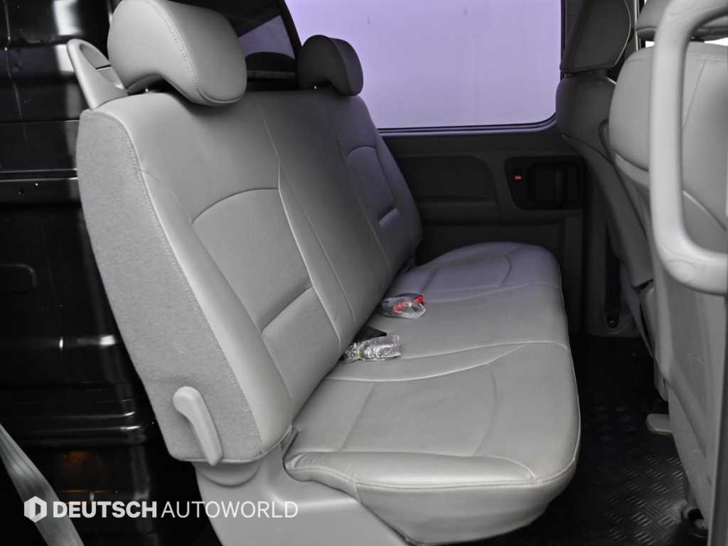 HYUNDAI Starex - Vista 12