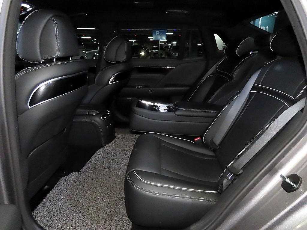 Genesis G90 - Vista 9