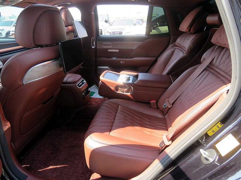 Genesis G90 - Vista 9