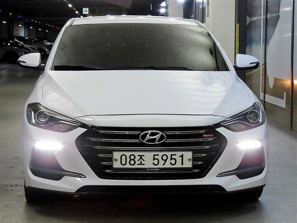 HYUNDAI Avante - Vista 2