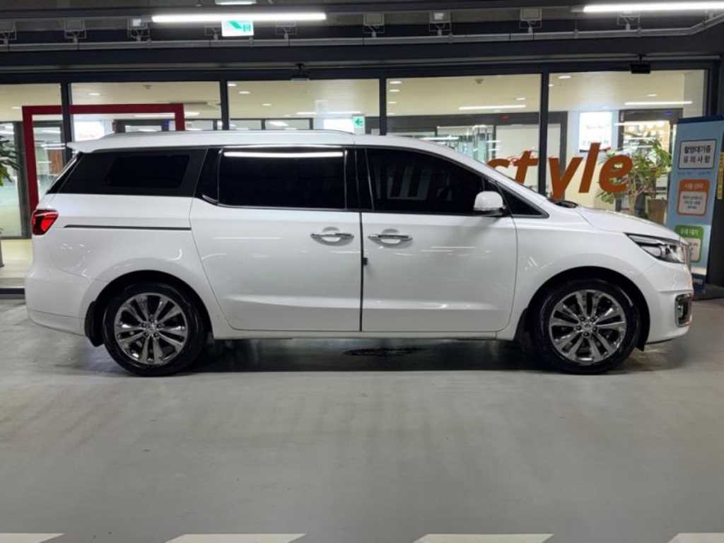 KIA Carnival - Vista 3