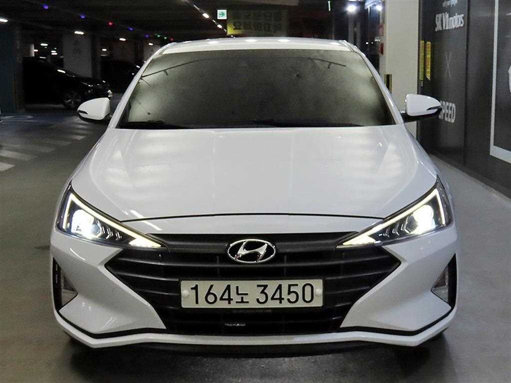 HYUNDAI Avante - Vista 2