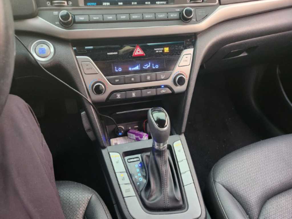 HYUNDAI Avante - Vista 10