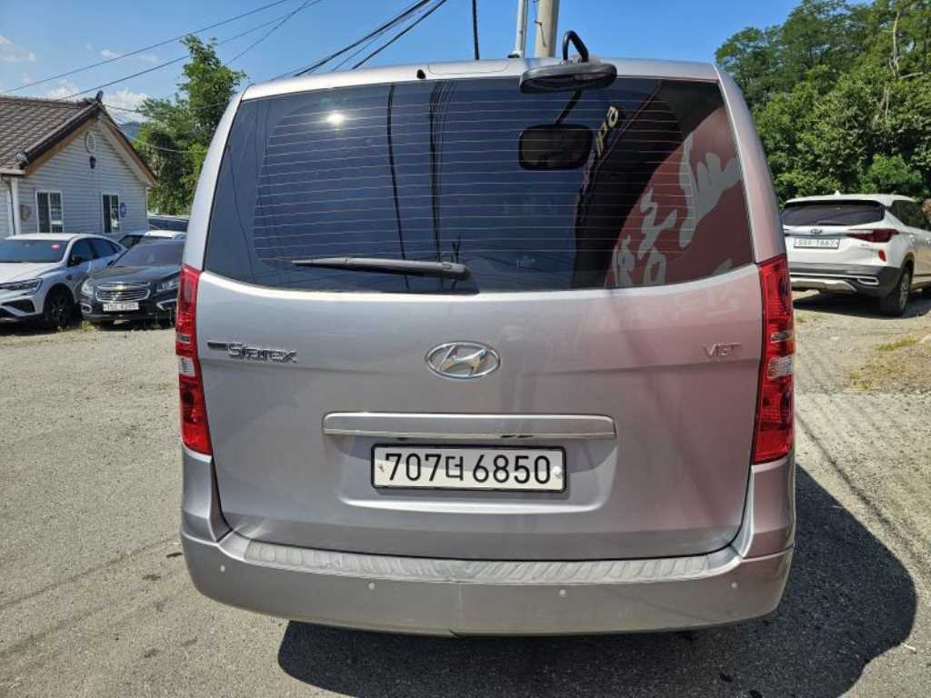 HYUNDAI Starex - Vista 6