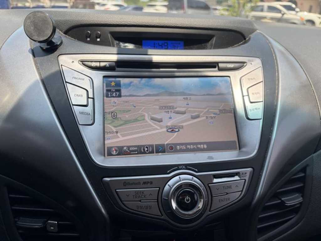 HYUNDAI Avante - Vista 11