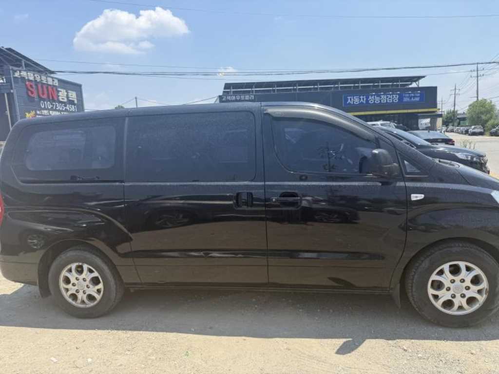 HYUNDAI Starex - Vista 6