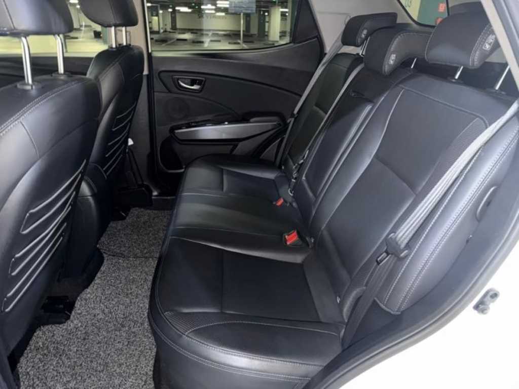 Ssangyong Tivoli - Vista 9
