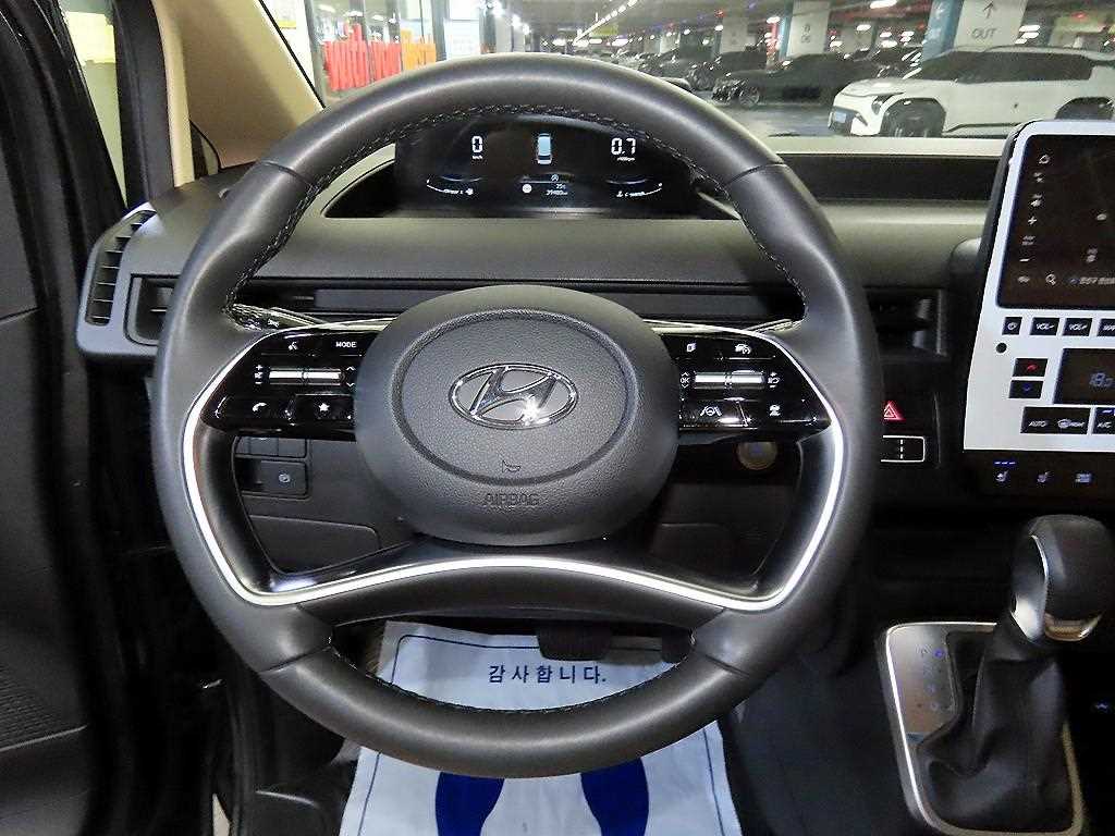 HYUNDAI Staria - Vista 10