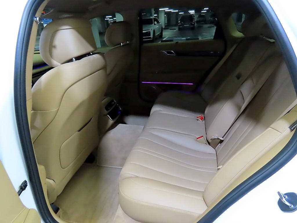 Genesis G80 - Vista 9