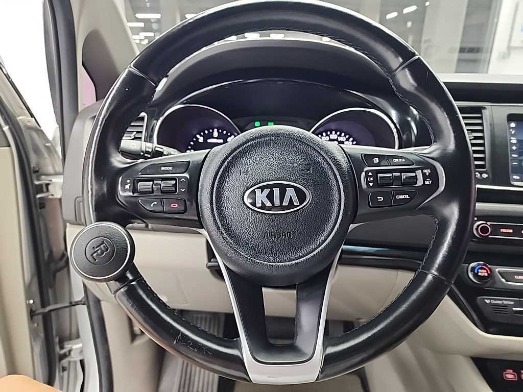 KIA Carnival - Vista 9