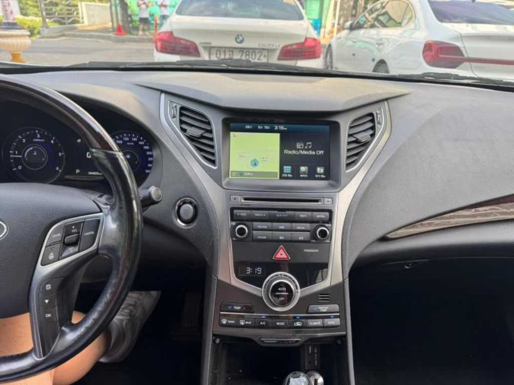 HYUNDAI Grandeur - Vista 9