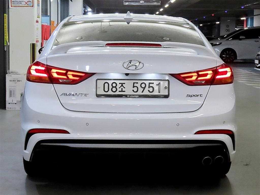 HYUNDAI Avante - Vista 7
