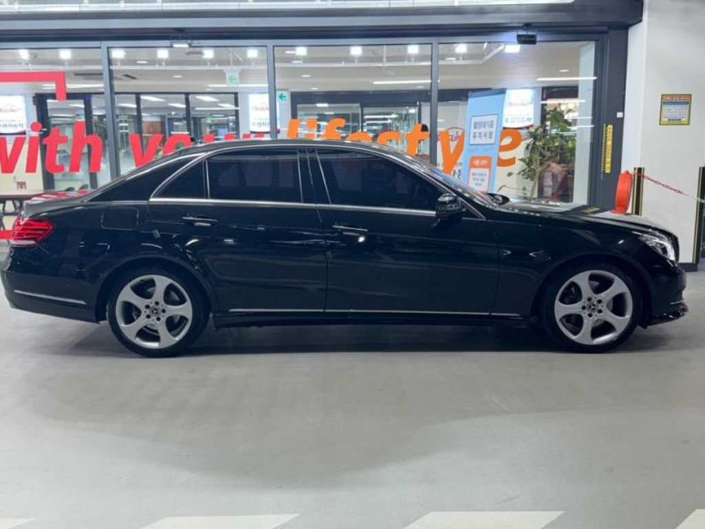 Mercedes Benz E class - Vista 3