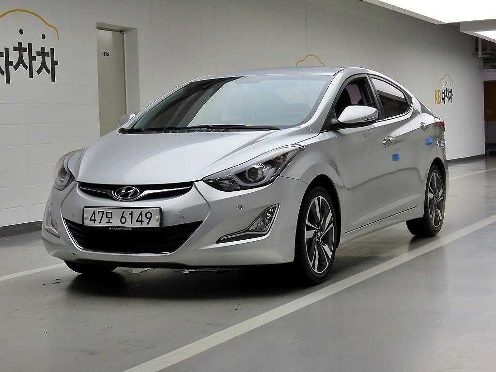 HYUNDAI Avante - Vista 2