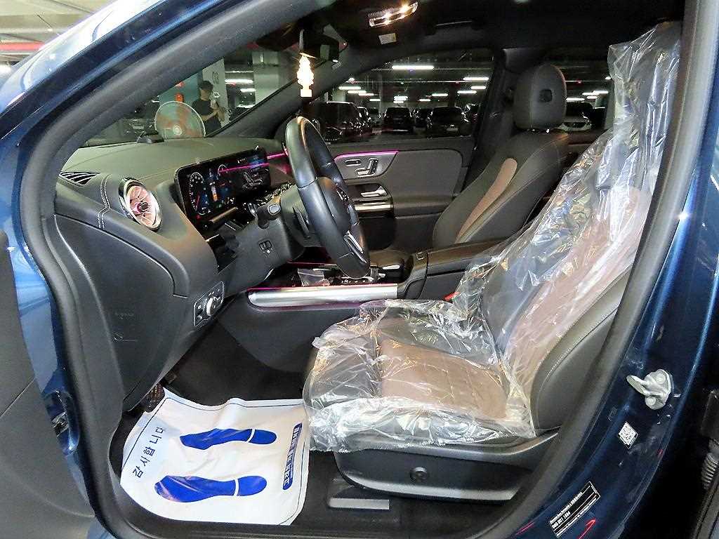 Mercedes Benz EQA - Vista 8