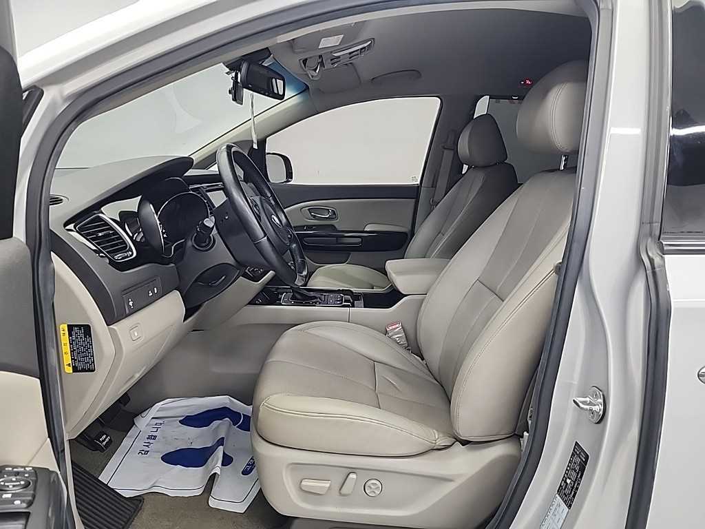 KIA Carnival 2015 Plateado - Importación desde Corea - HF Imports Iquique - Foto 13