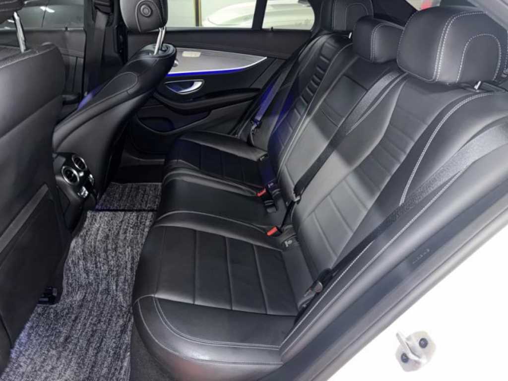 Mercedes Benz E class - Vista 9