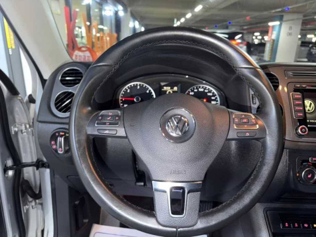 Volkswagen Tiguan - Vista 10