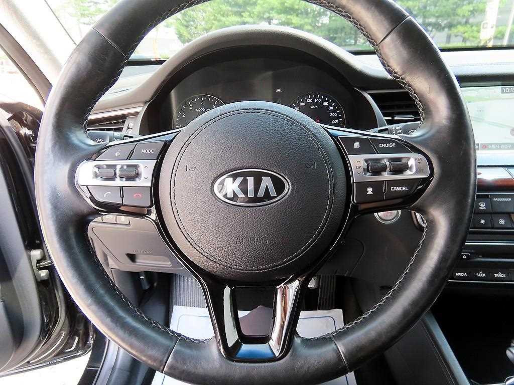 KIA K7 - Vista 10