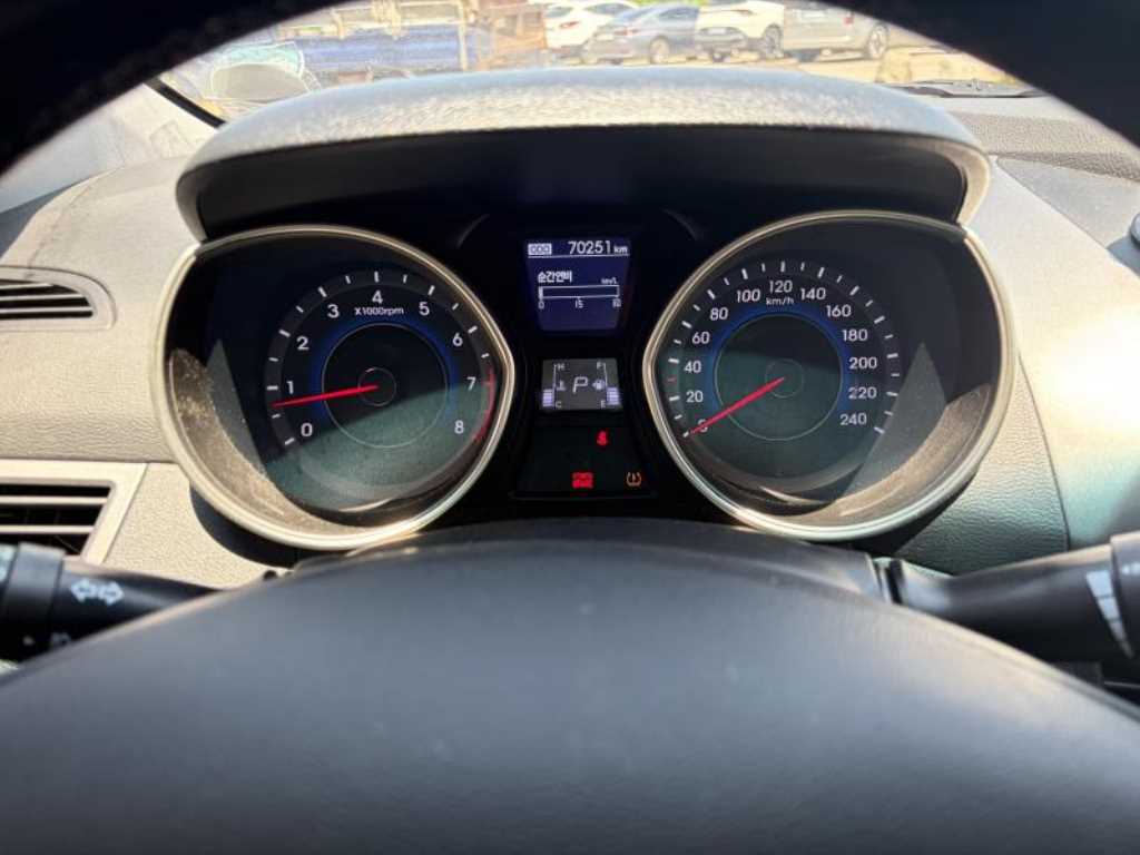 HYUNDAI Avante - Vista 9
