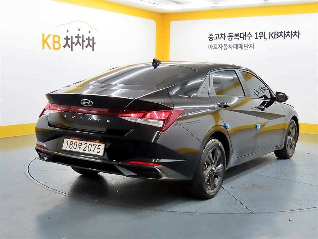 HYUNDAI Avante - Vista 6