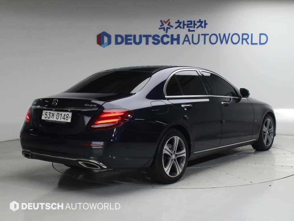 Mercedes Benz E class - Vista 2