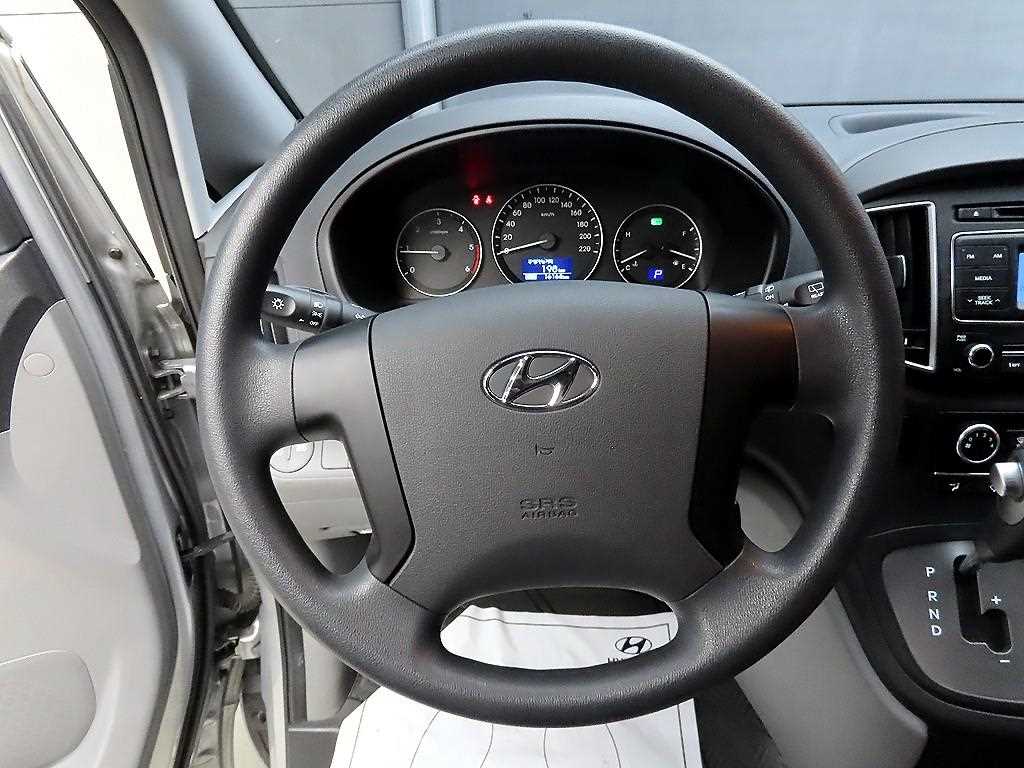 HYUNDAI Starex - Vista 11