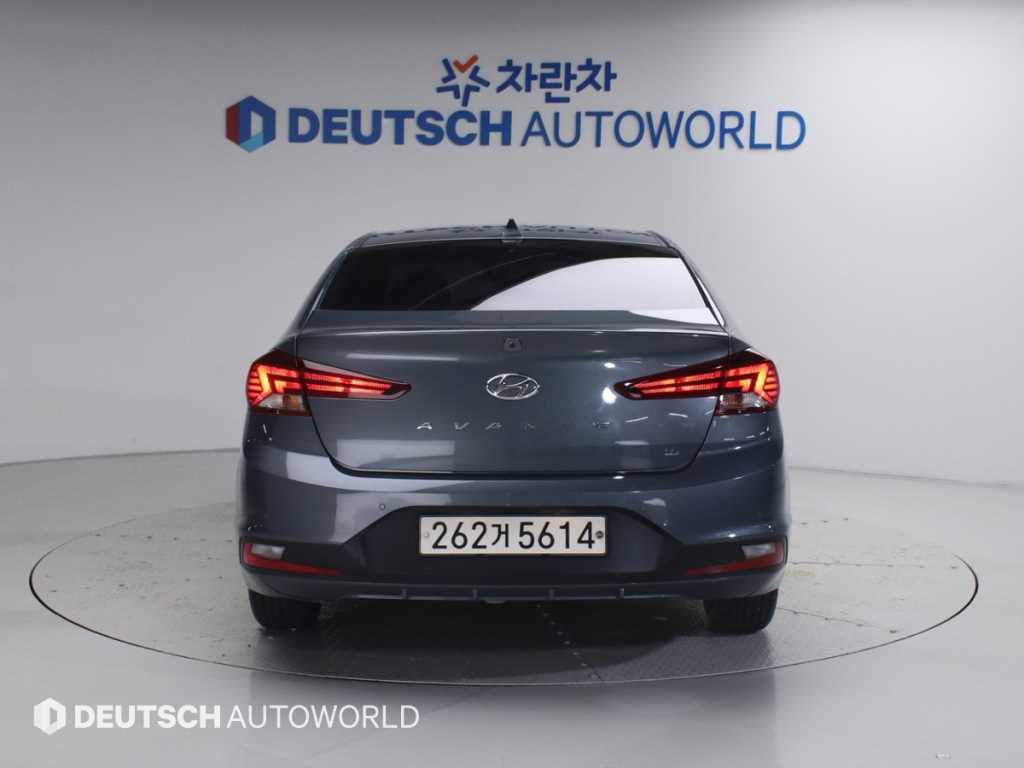 HYUNDAI Avante - Vista 6