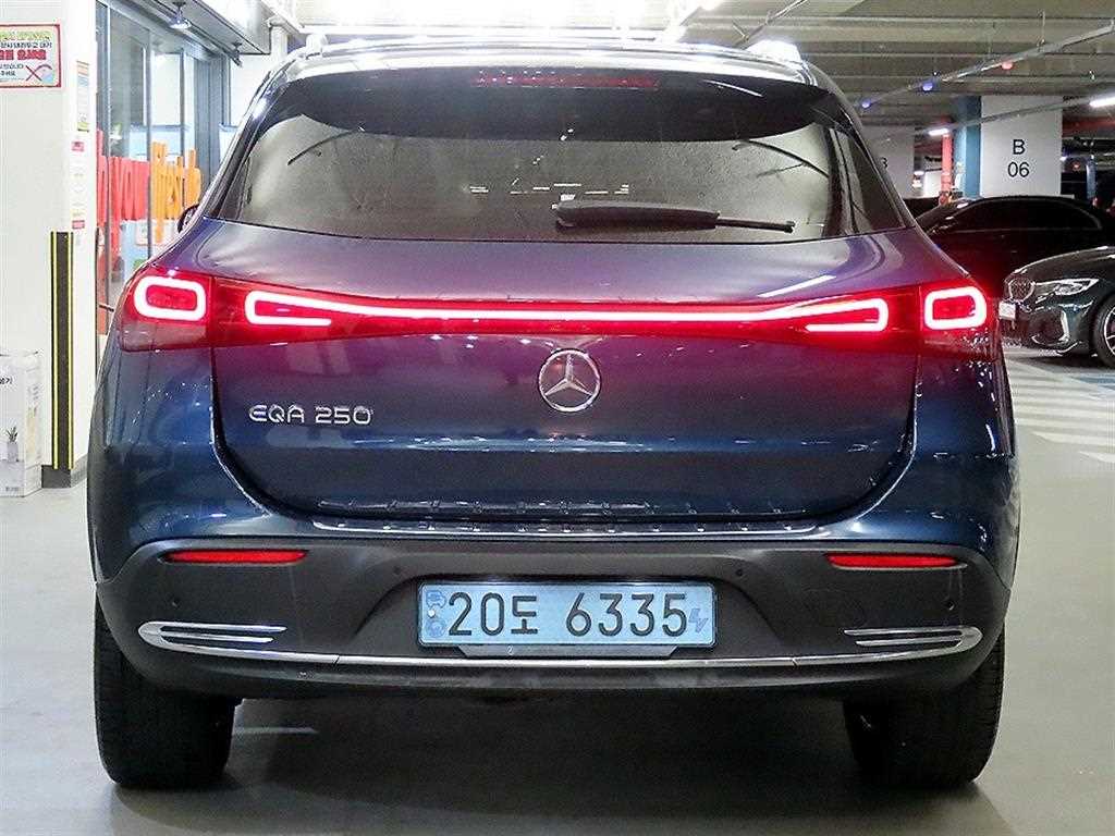 Mercedes Benz EQA - Vista 7