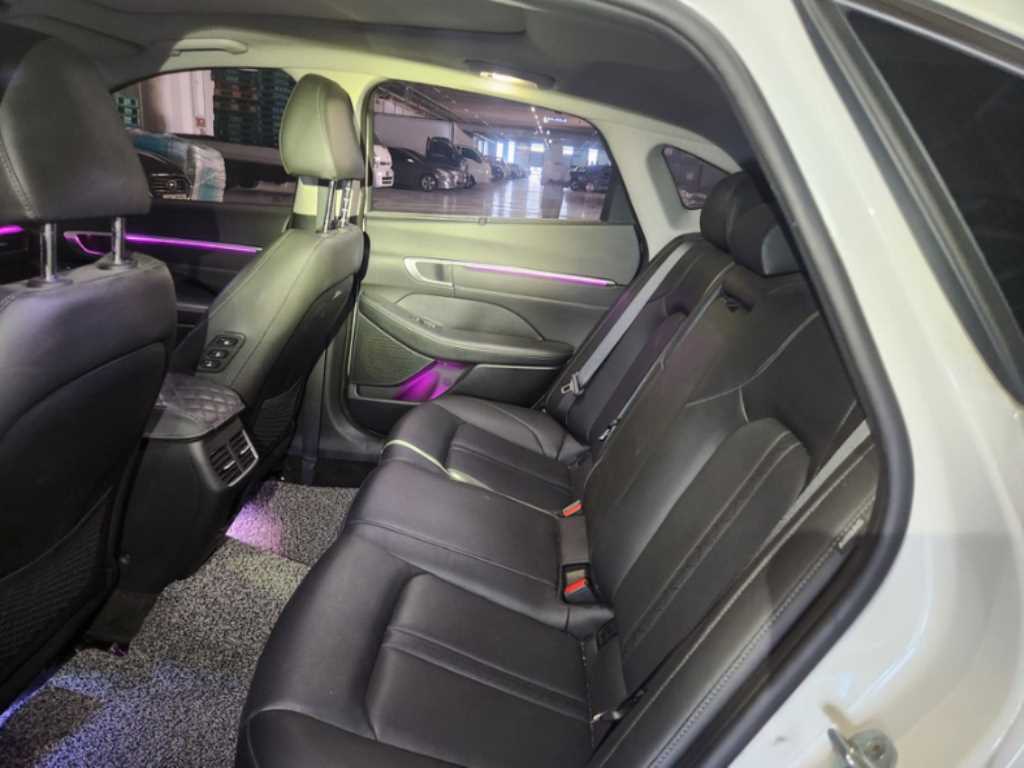 HYUNDAI Sonata - Vista 6