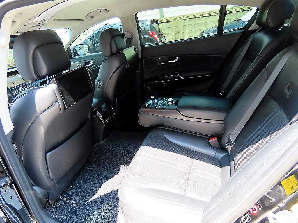 KIA K9 - Vista 8