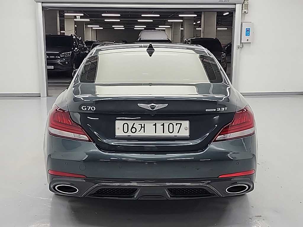 Genesis G70 - Vista 3