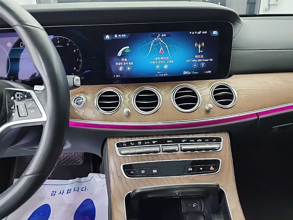 Mercedes Benz E class - Vista 12