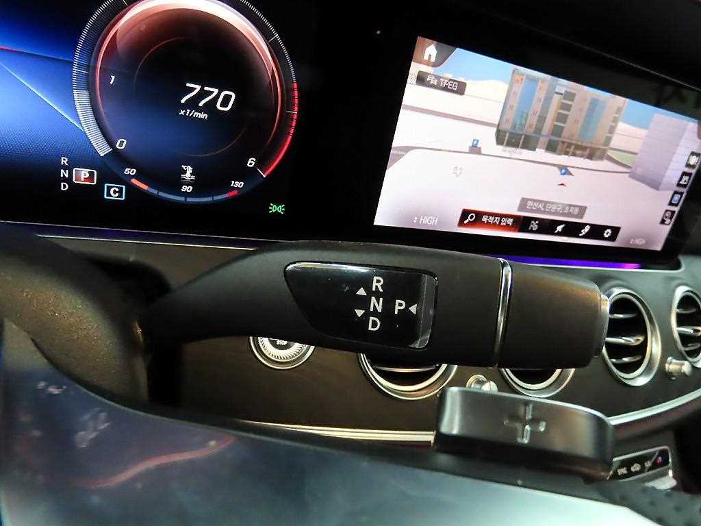 Mercedes Benz E class - Vista 12