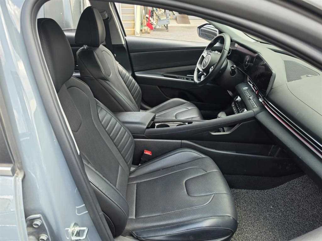 HYUNDAI Avante - Vista 9