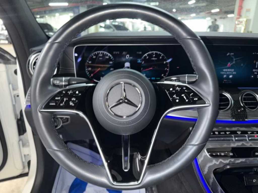 Mercedes Benz E class - Vista 10