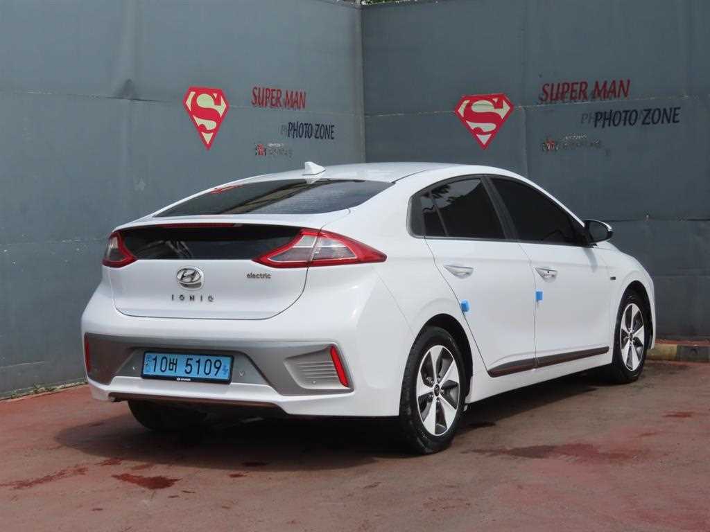 HYUNDAI Ioniq - Vista 3