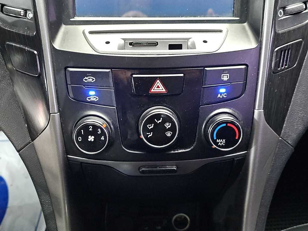 HYUNDAI Sonata - Vista 12