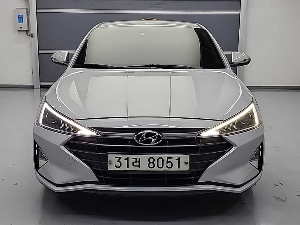 HYUNDAI Avante - Vista 2
