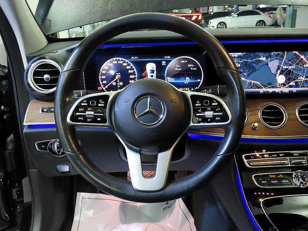 Mercedes Benz E class - Vista 10