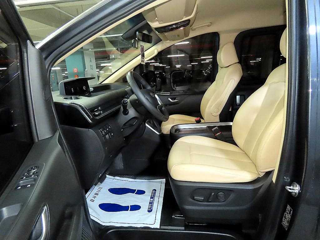 HYUNDAI Staria - Vista 8